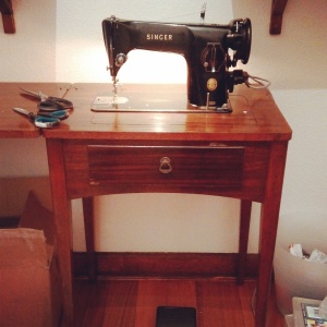 Bought this vintage Singer sewing machine on Ebay